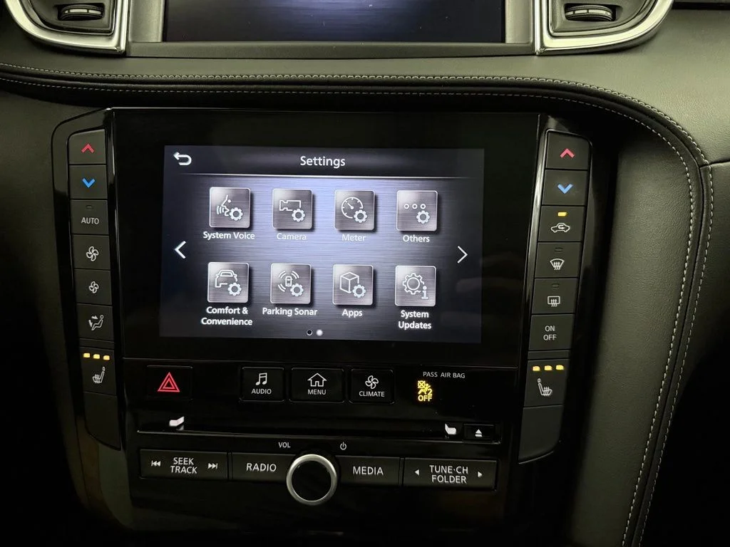 Used 2023 Gray INFINITI LUXE image 20