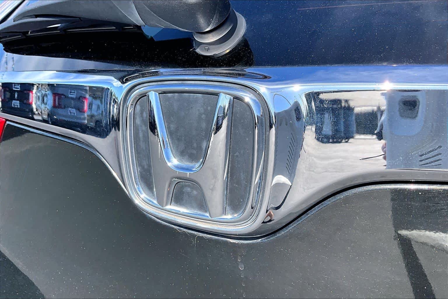 Used 2018 Crystal Black Pearl Honda EX-L image 30