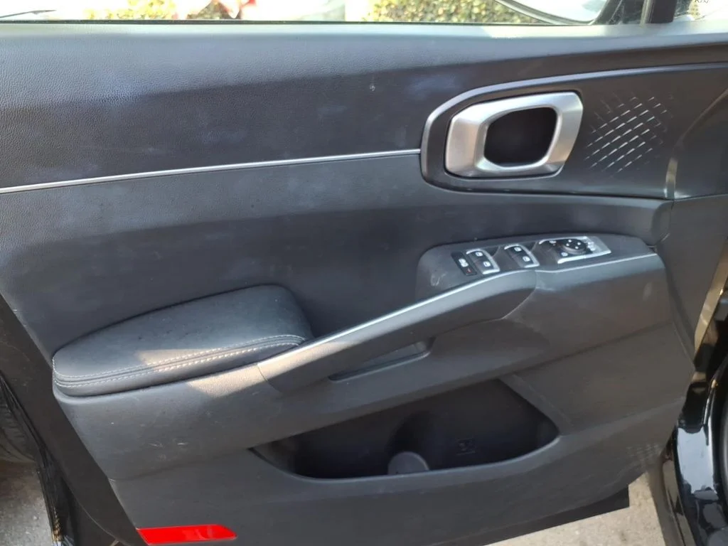 Used 2024 Black Kia S image 23