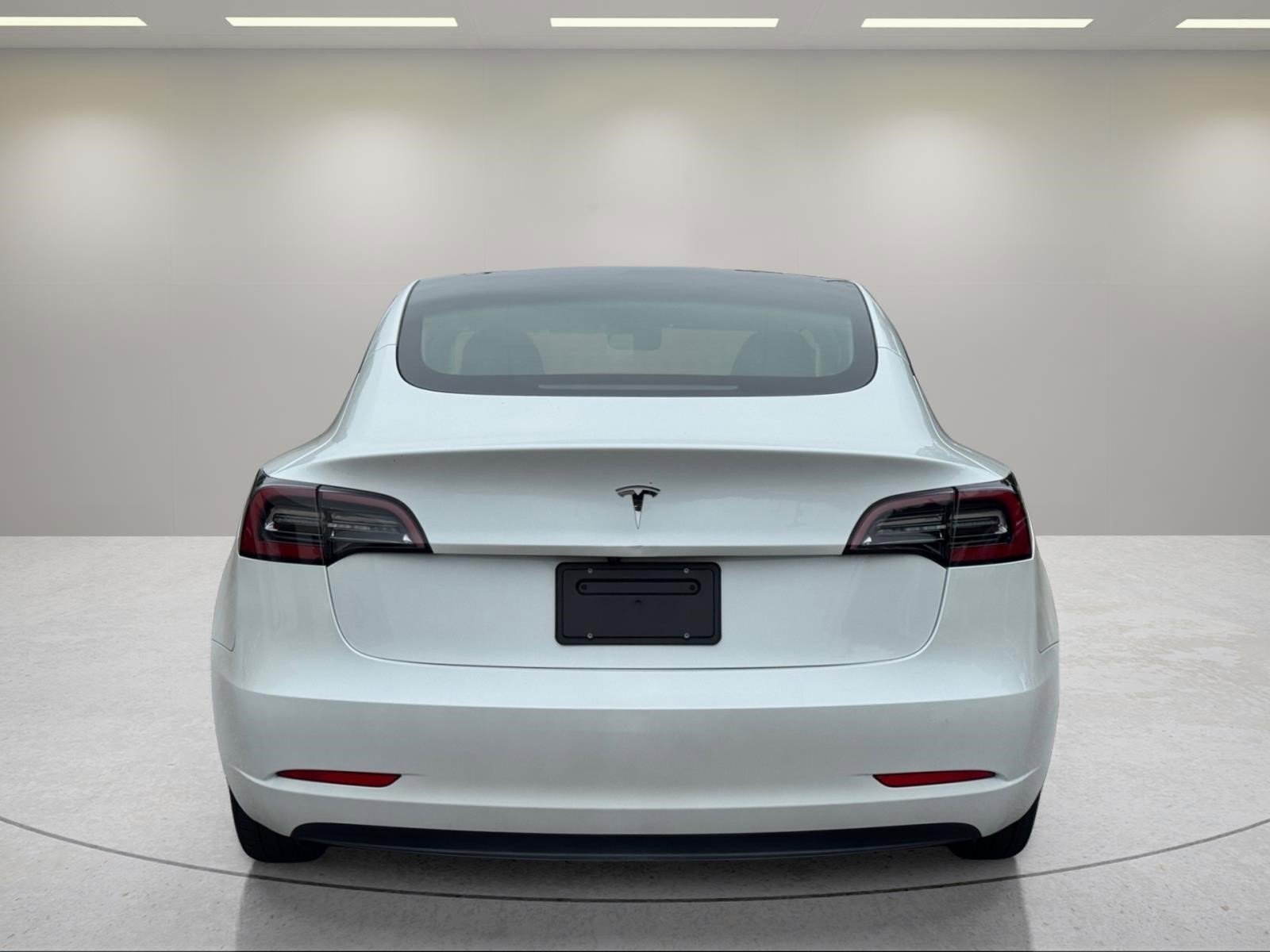 Used 2023  Tesla Base image 4