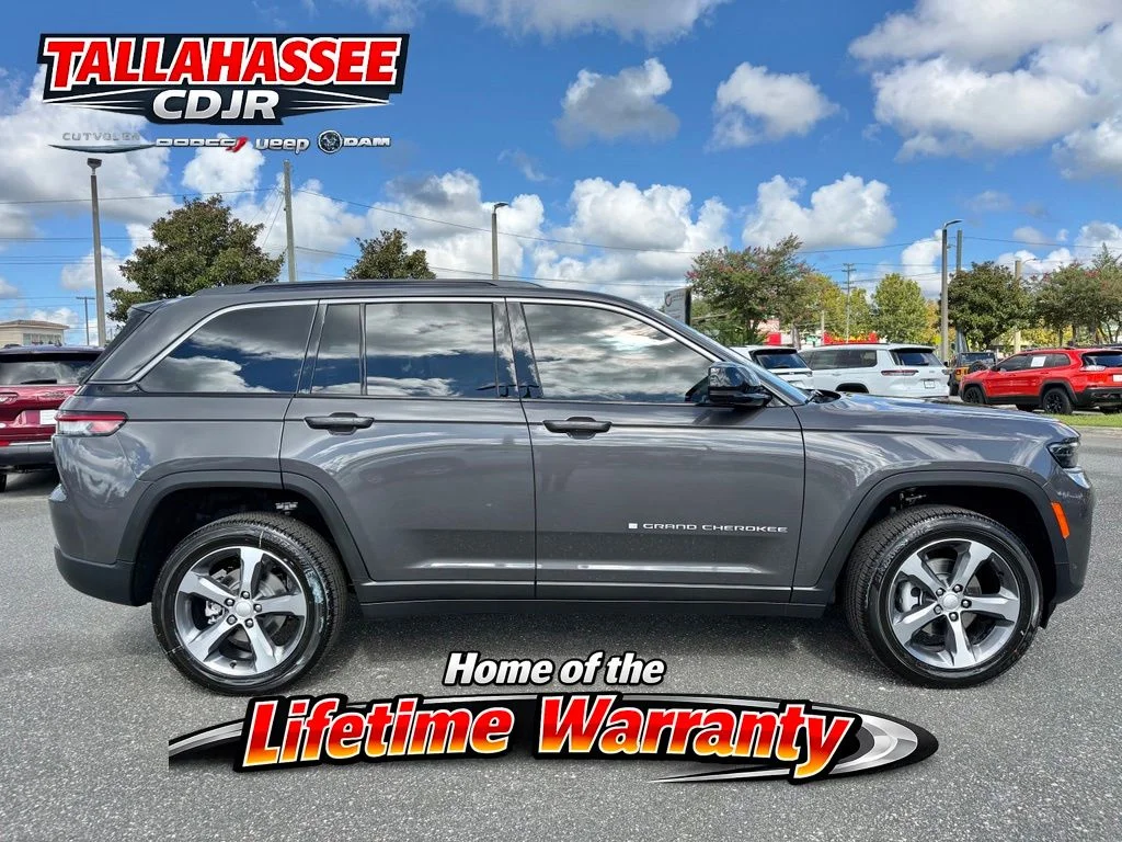 New 2026 Baltic Gray Metallic Clear-Coat Exterior Paint Jeep Limited image 2