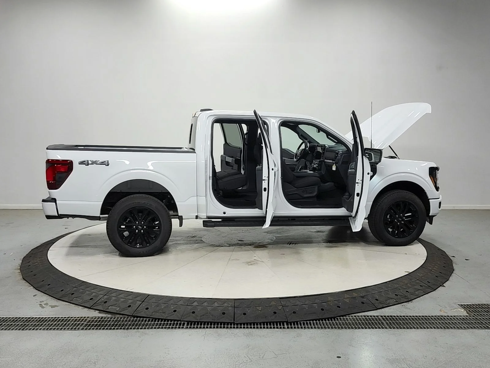 New 2026 Oxford White Ford XLT image 17