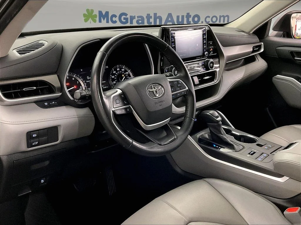 Used 2022 Gray Toyota XLE image 17