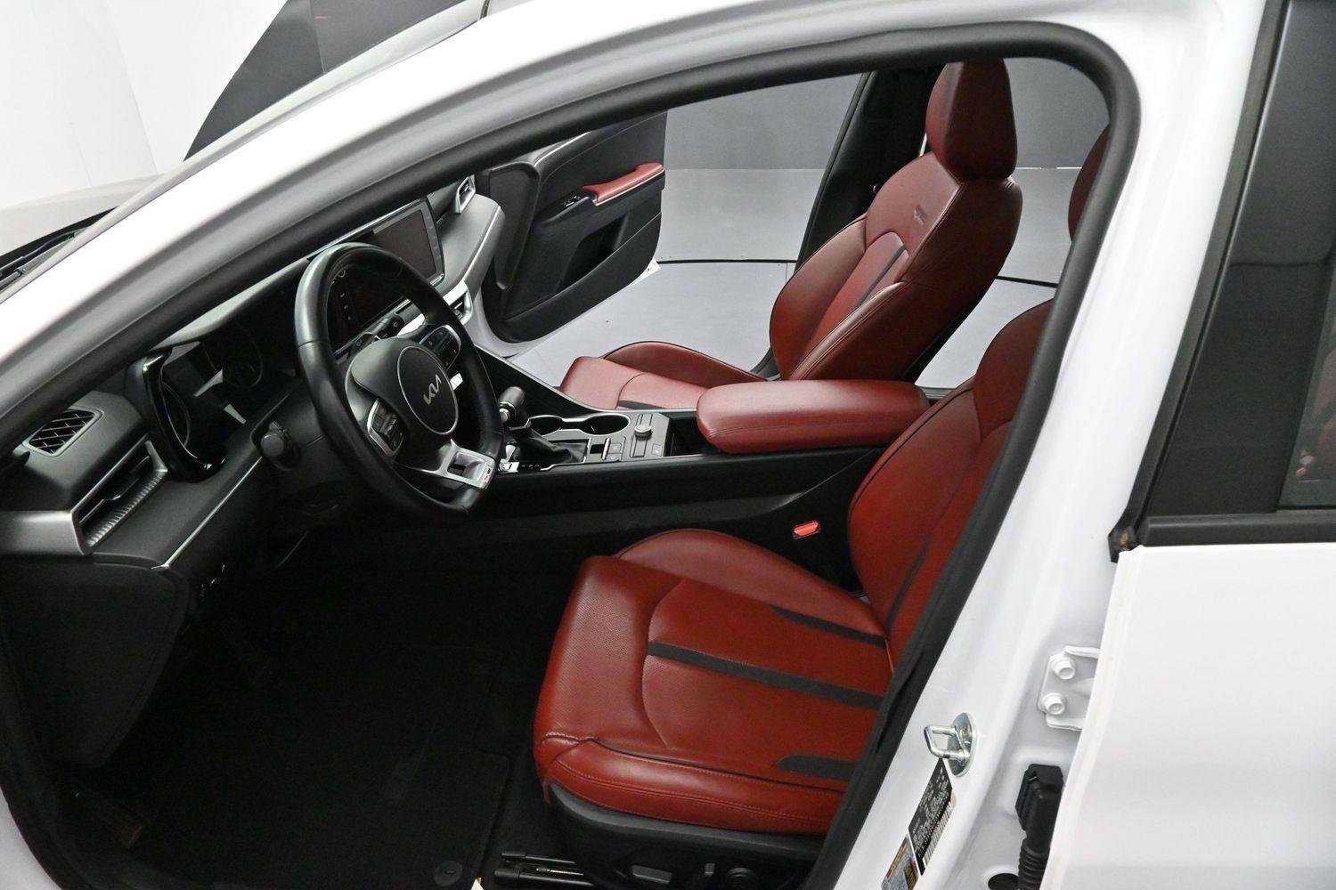 Used 2022 Glacial White Pearl Kia GT-Line image 11