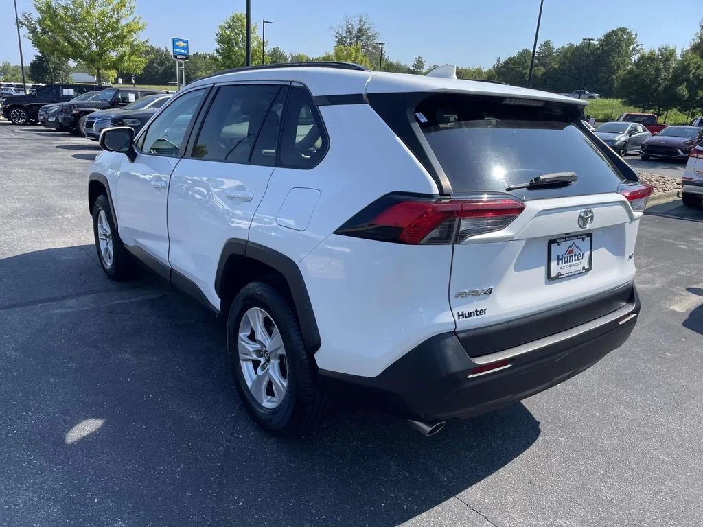 Used 2019  Toyota XLE image 4