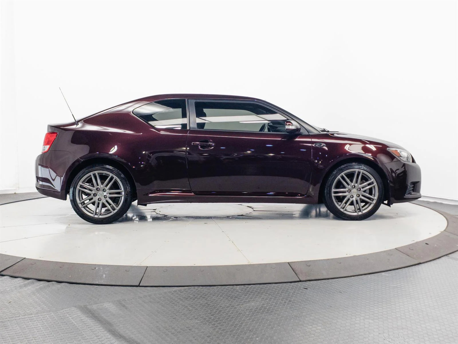 Used 2013 Red Scion Base image 12
