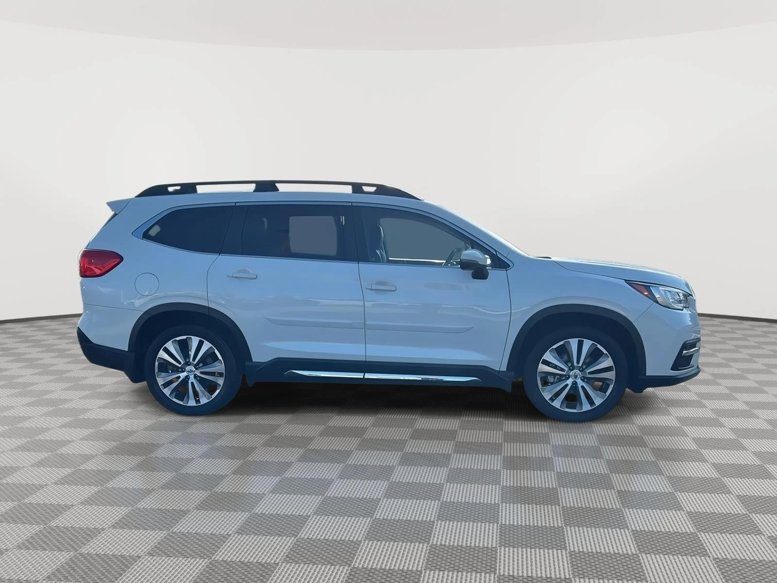 Used 2019 Crystal White Pearl Subaru Limited image 3