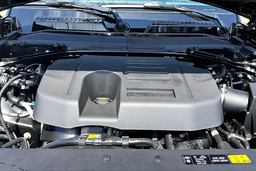 New 2026 Black Land Rover X-Dynamic SE image 11