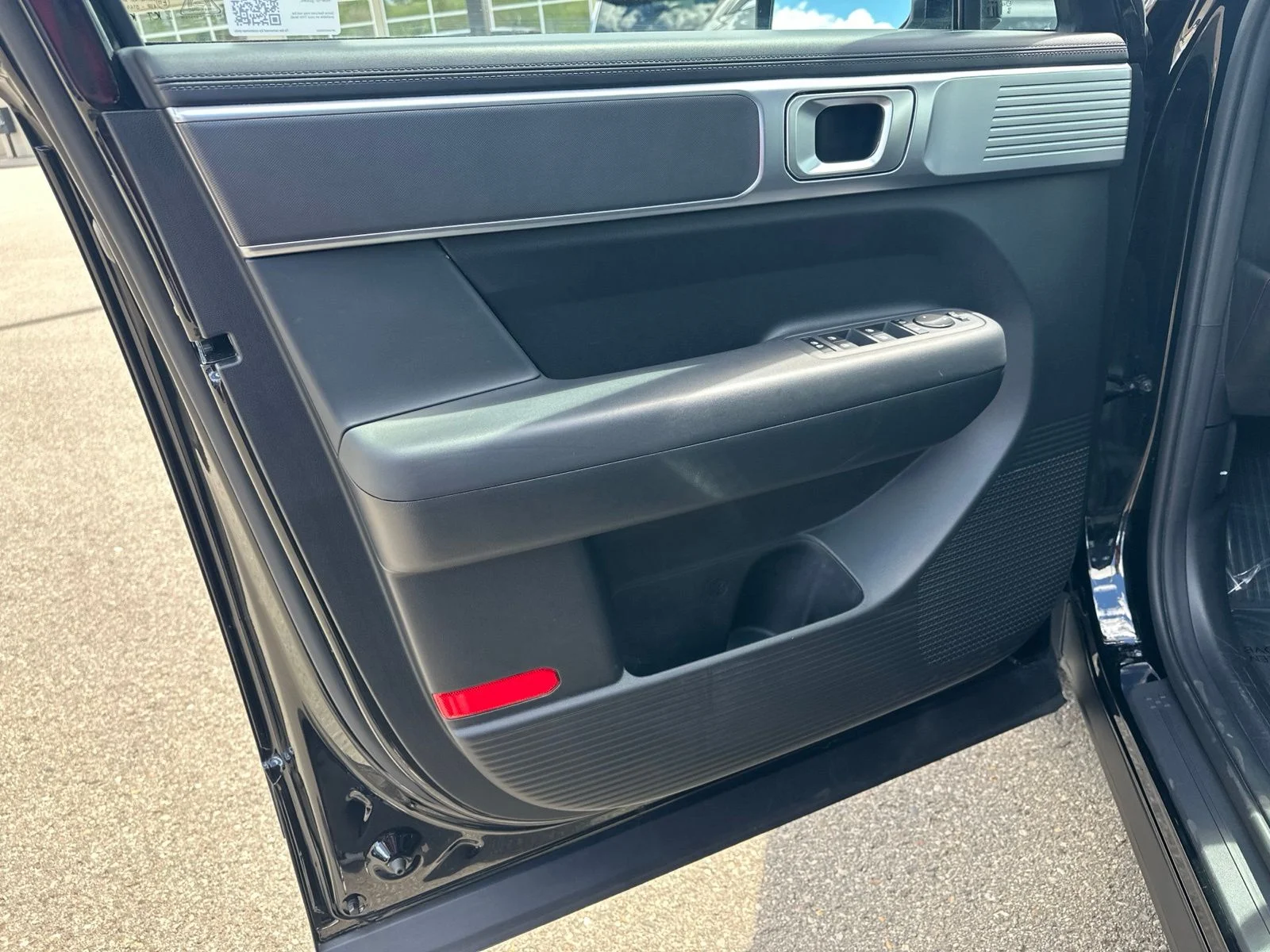 Used 2025 Black Hyundai SE image 14