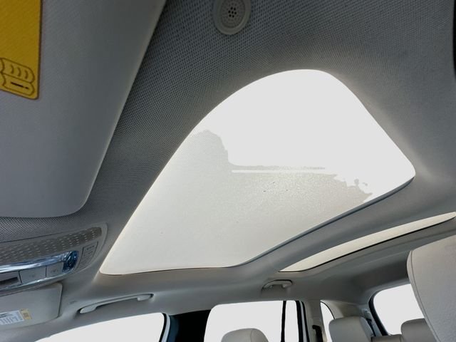 Used 2021 White Mercedes-Benz GLB 250 image 21
