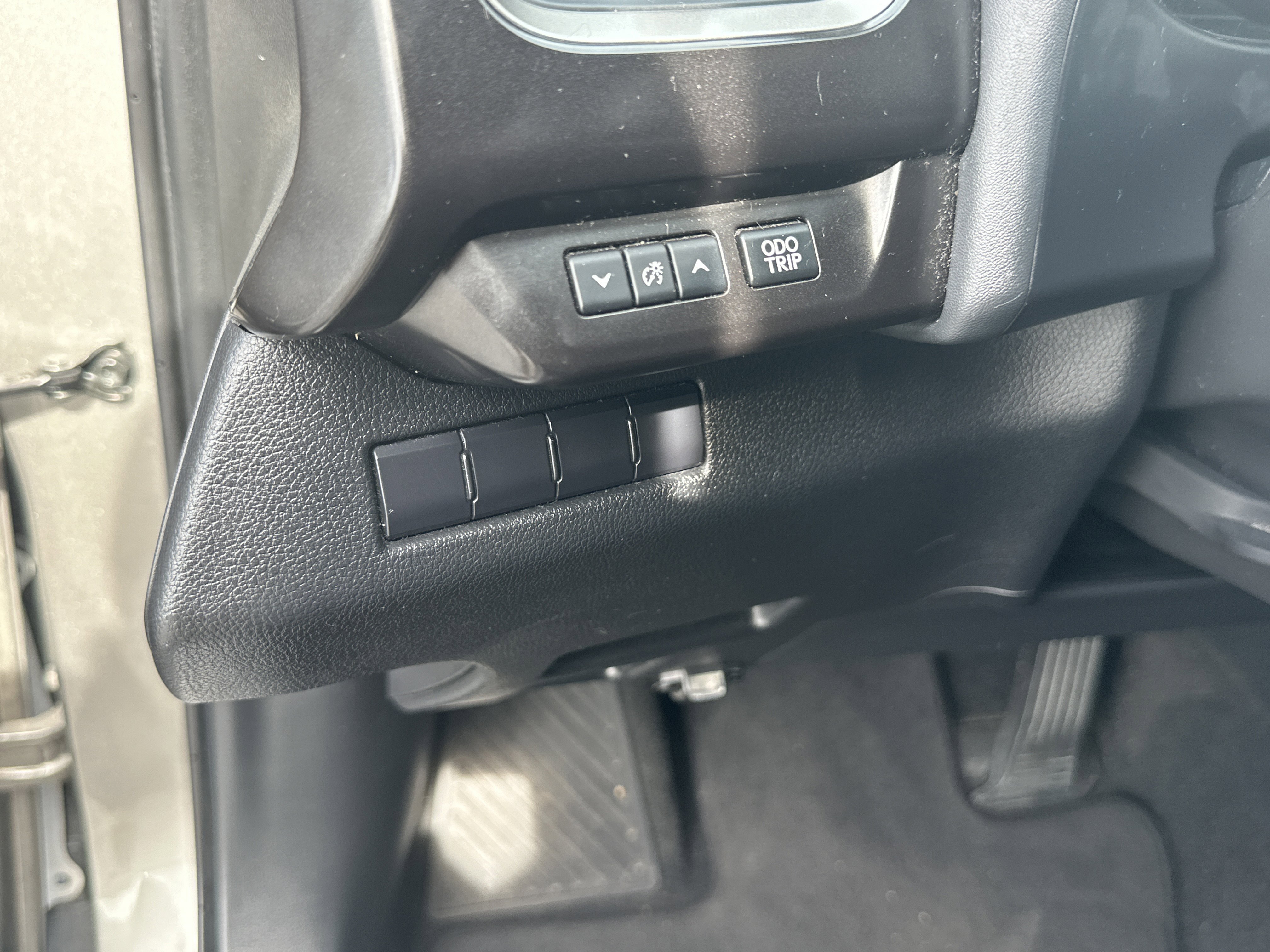 Used 2022 ATOMIC SILVER Lexus UX 200 image 28