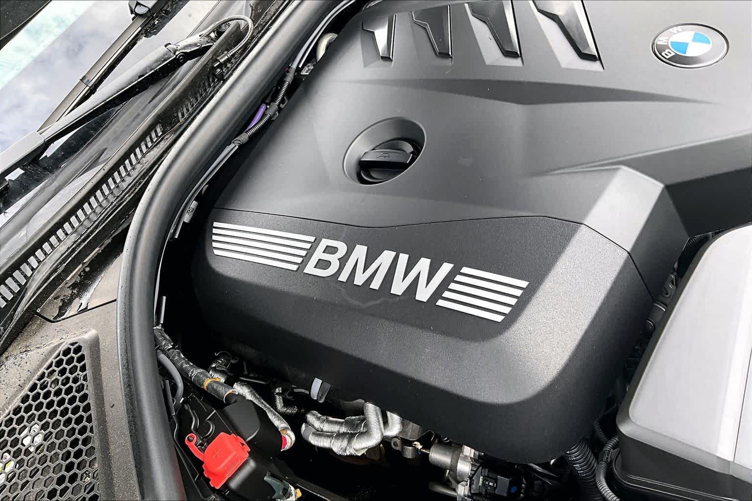 2025 BMW 3 Series 330i - Photo 17