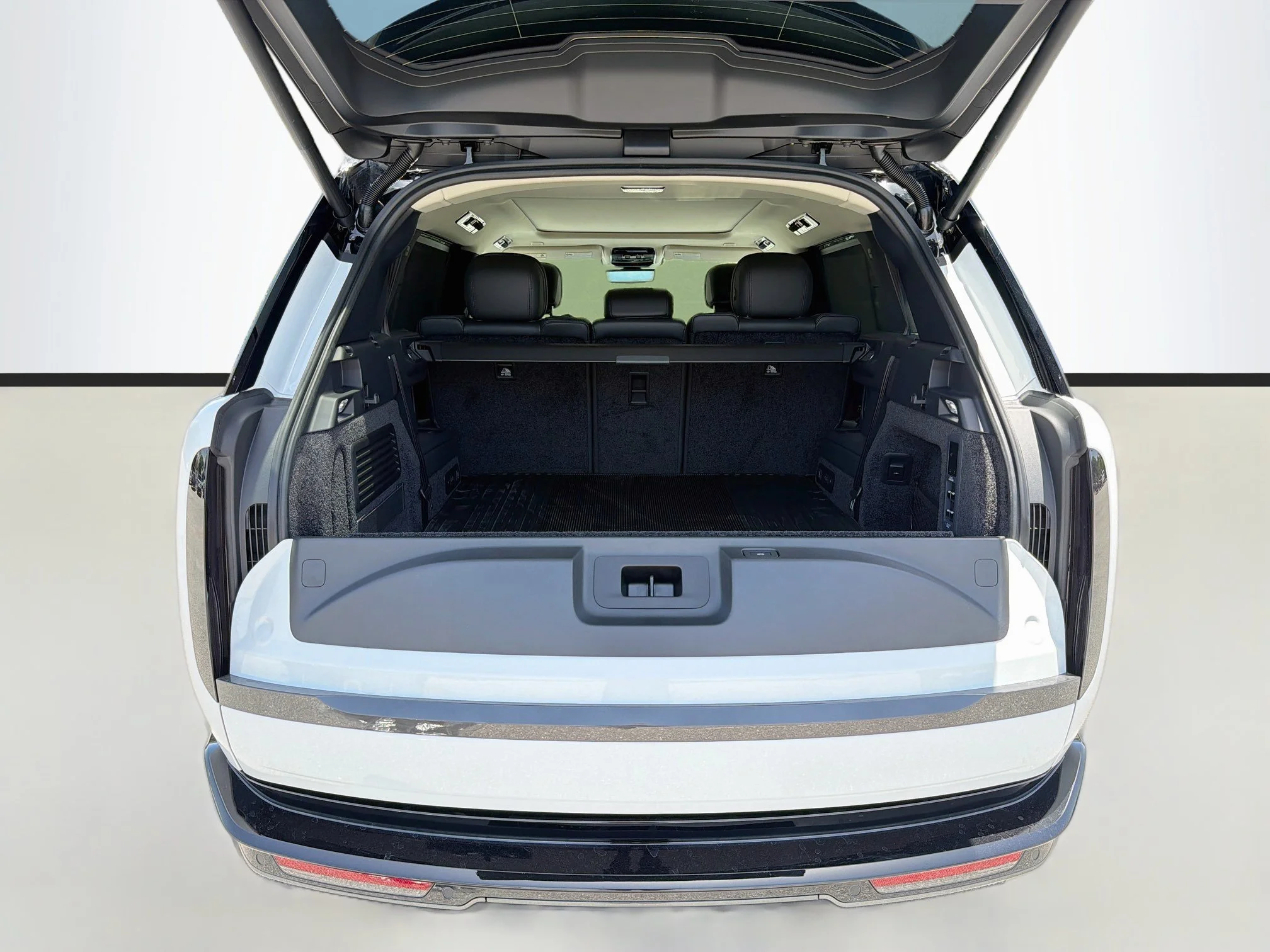 New 2026 Fuji White Land Rover SE image 45