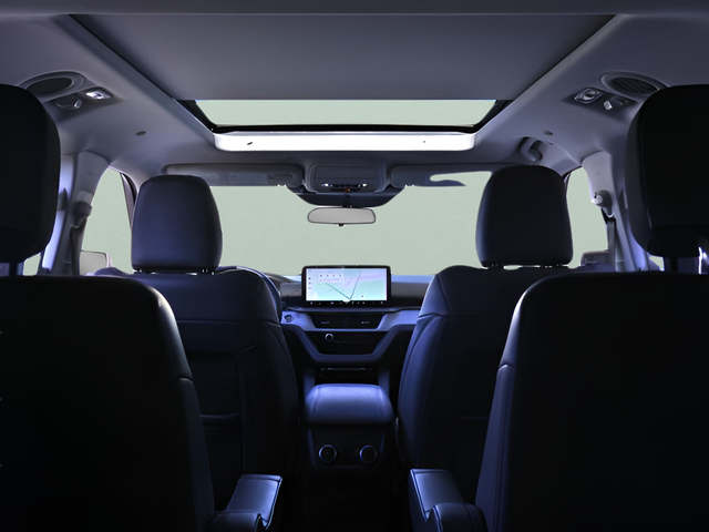 Used 2025 White Metallic Ford Active image 20