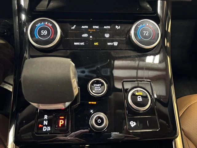 Used 2023 Black Land Rover SE Dynamic image 22