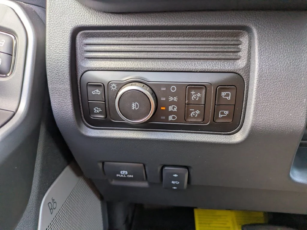 New 2026 Oxford White Ford Lariat image 28