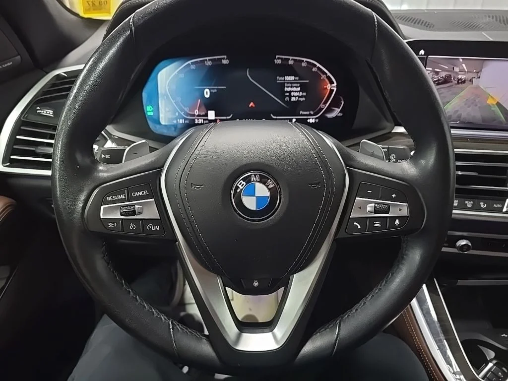 Used 2021 Gray BMW xDrive40i image 21