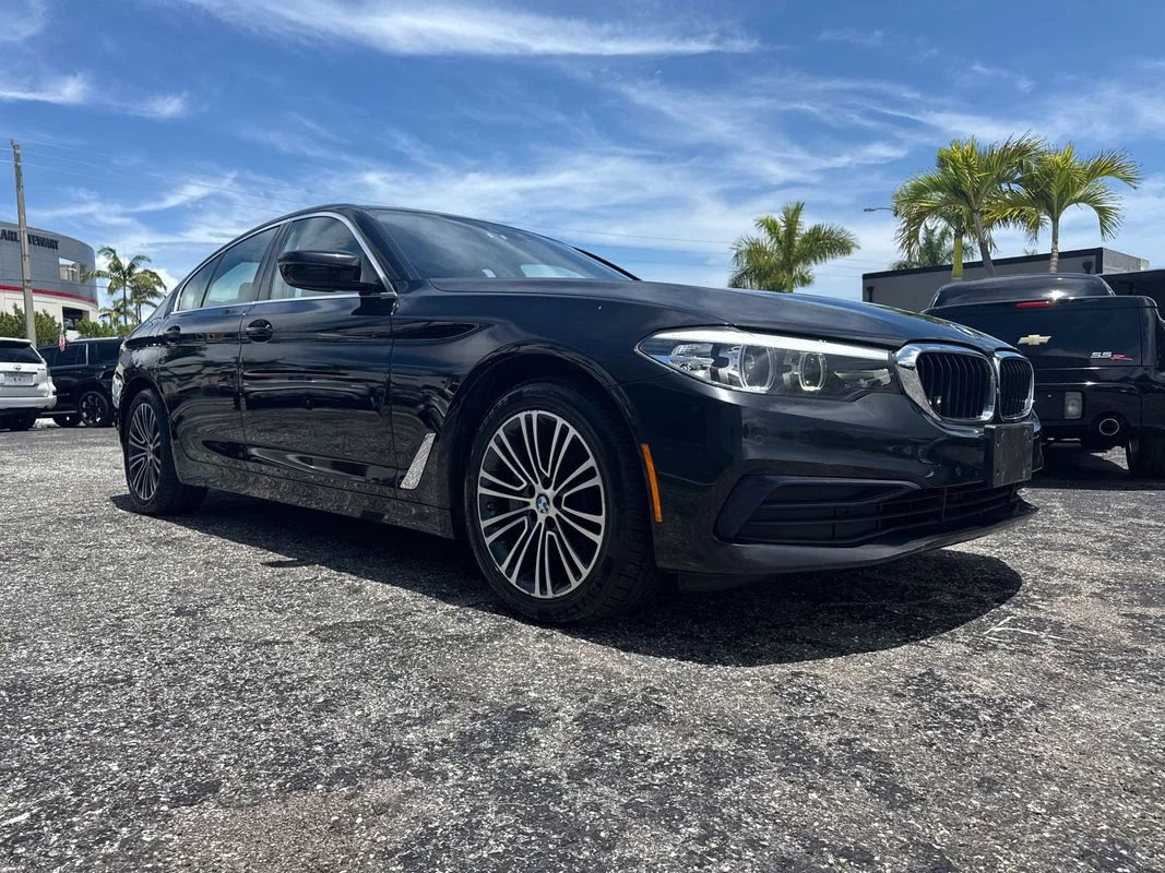 Used 2019 Black BMW xDrive image 3