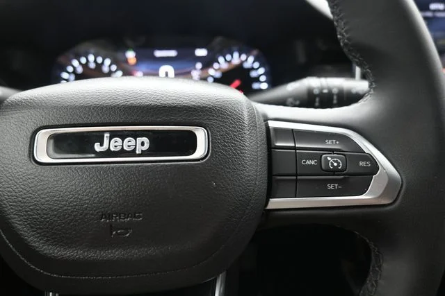 Used 2025 Silver Jeep Latitude image 24