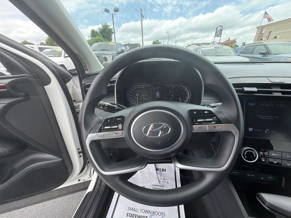 Used 2023 White Hyundai SEL image 20