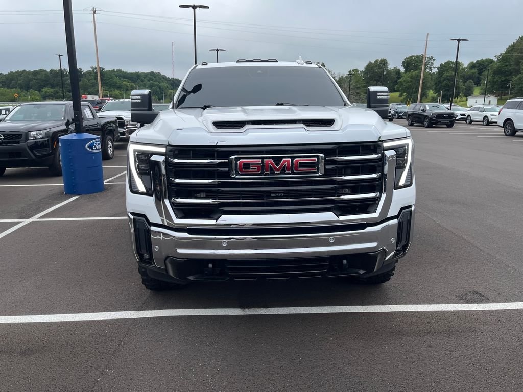 Used 2025 White GMC SLT image 8