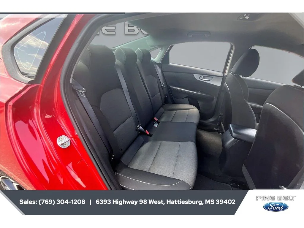 Used 2022 Currant Red Kia LXS image 20