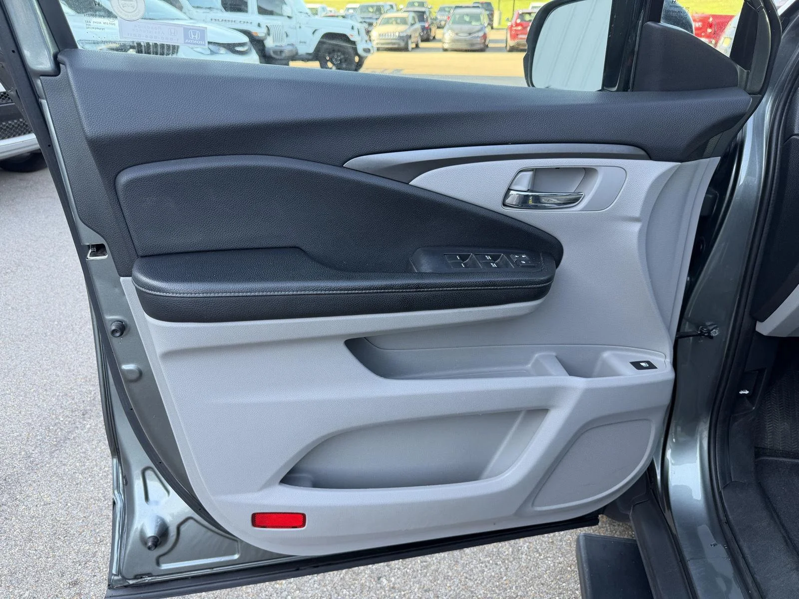 Used 2019 Forest Mist Metallic Honda RTL image 17