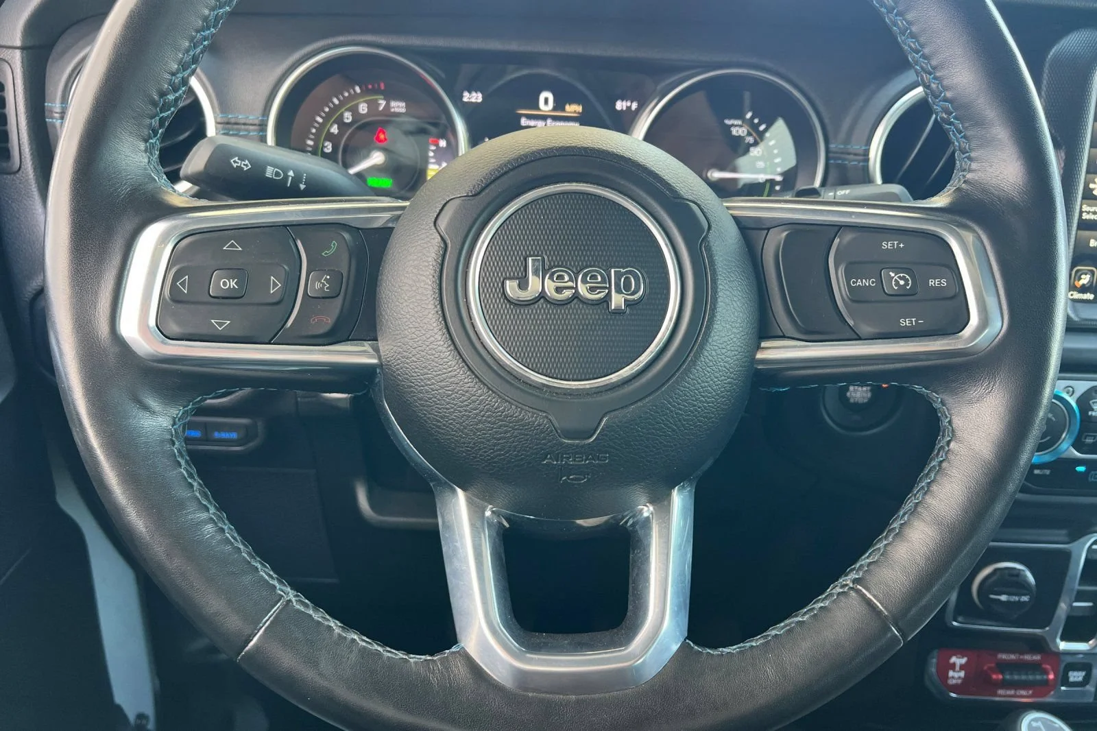 Used 2023 Silver Jeep Rubicon image 24