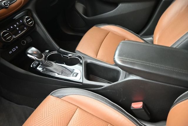 Used 2021 White Buick Essence image 9