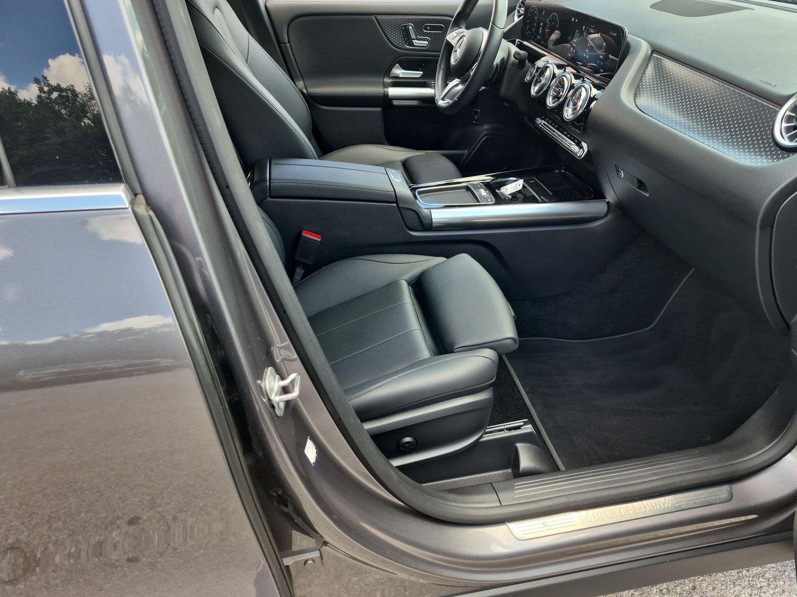 Used 2025 Mountain Grey Metallic Mercedes-Benz GLA 250 image 36