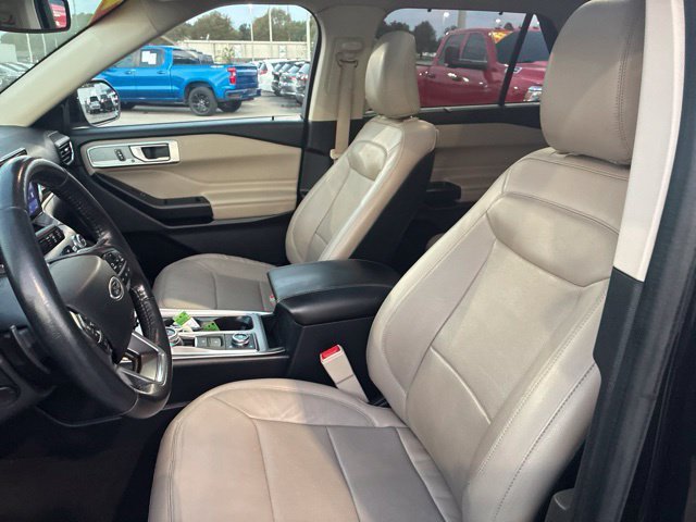 Used 2020 Black Ford Limited image 13