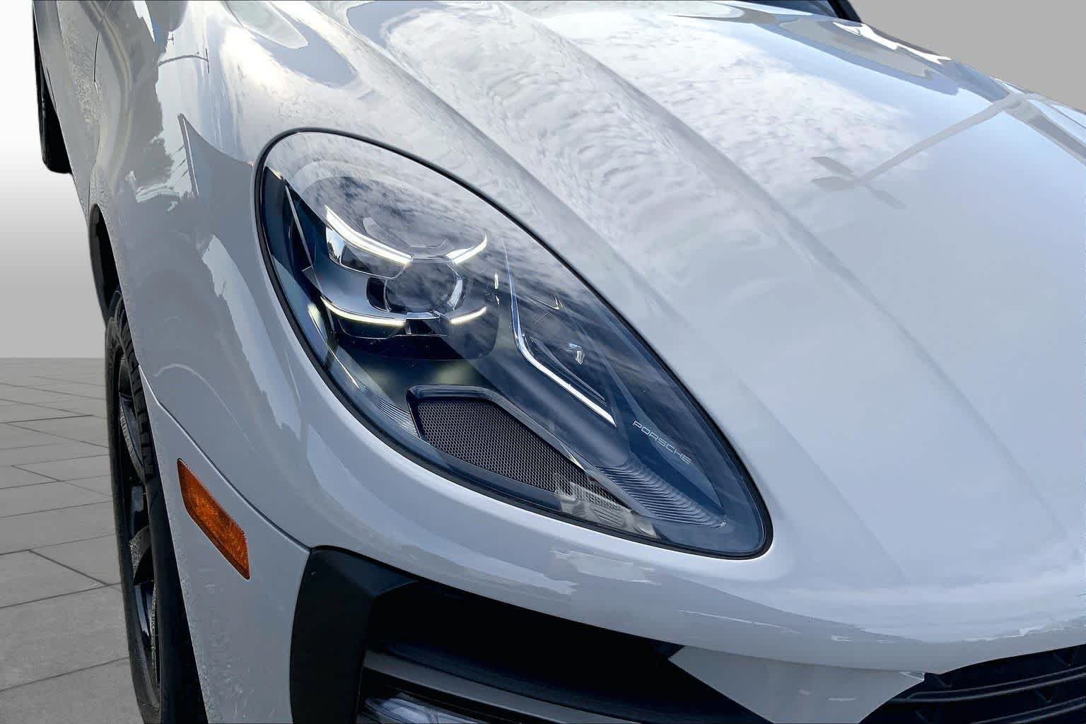 Used 2019 Carrara White Metallic Porsche  image 27