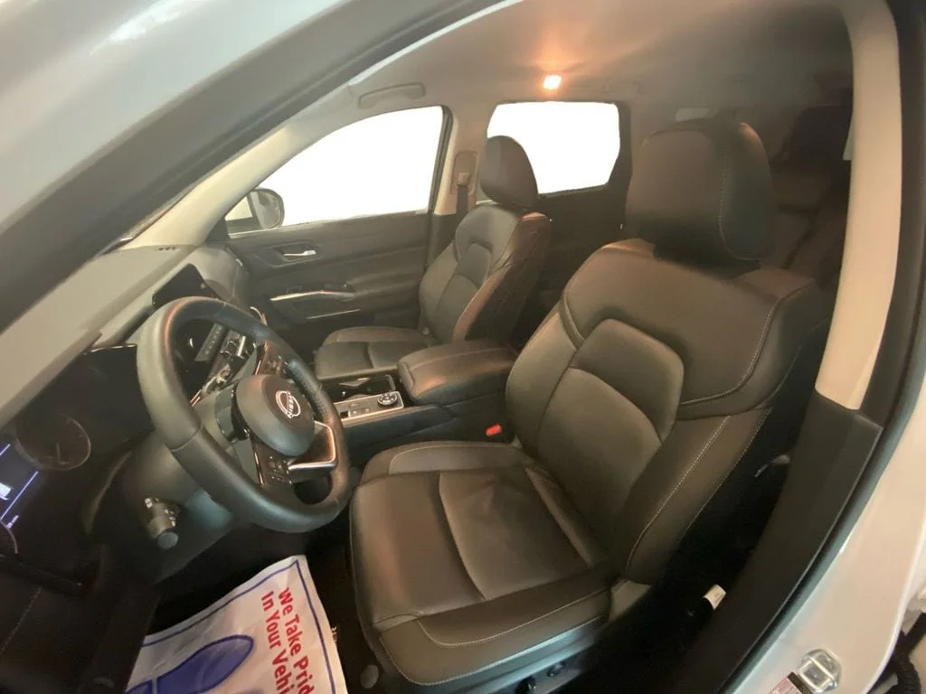 Used 2024 Pearl White Nissan SL image 10