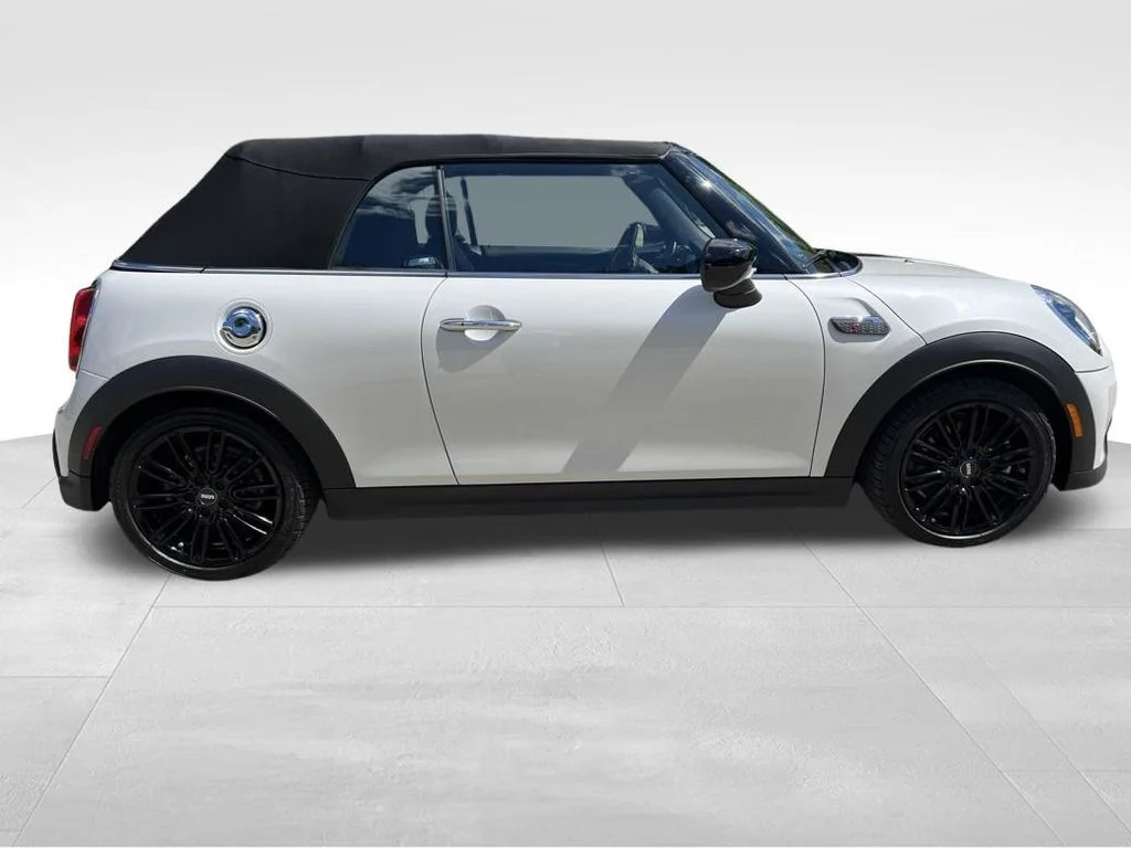 Used 2024 White MINI Signature image 10
