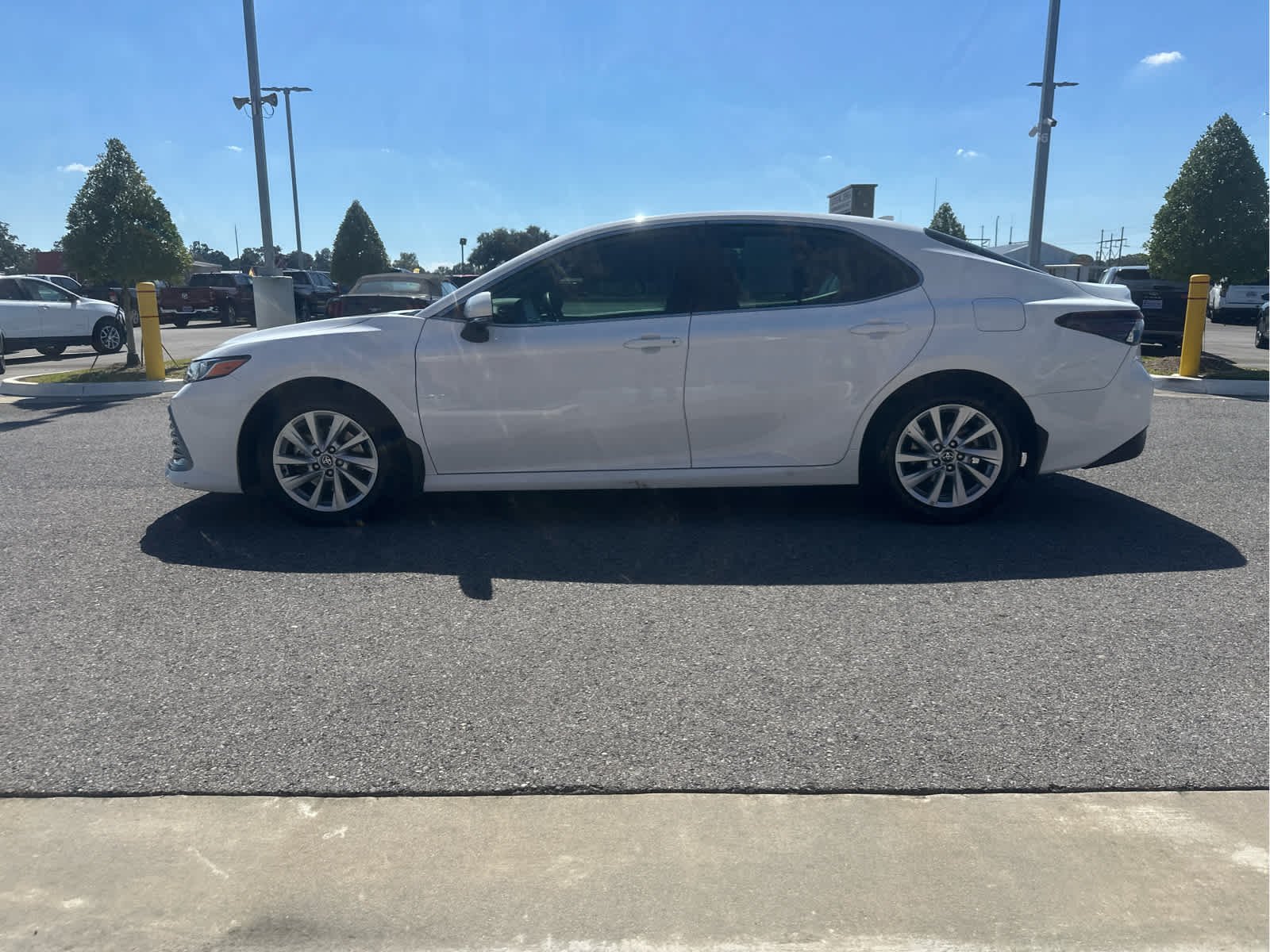 2023 Toyota Camry LE photo 4