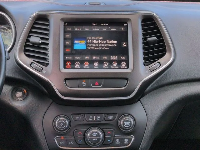 Used 2019 Granite Crystal Clearcoat Metallic Jeep Trailhawk image 18