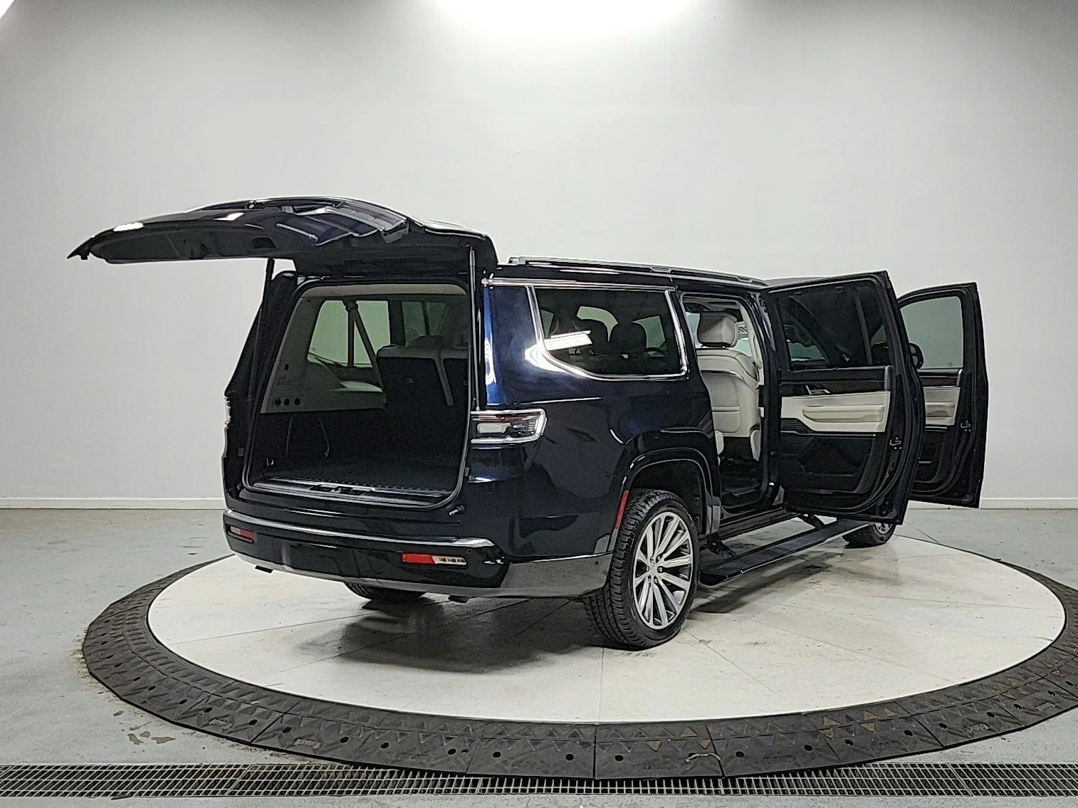 Used 2023 Black Jeep Series II image 15