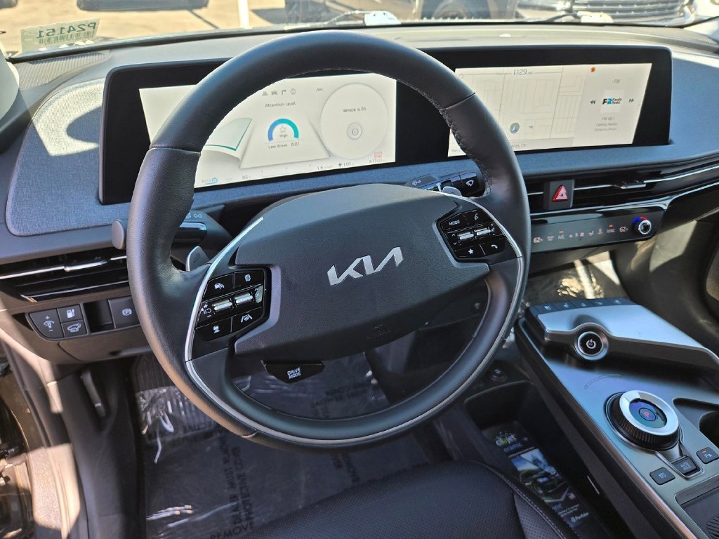 Used 2023 Gray Kia Wind image 9