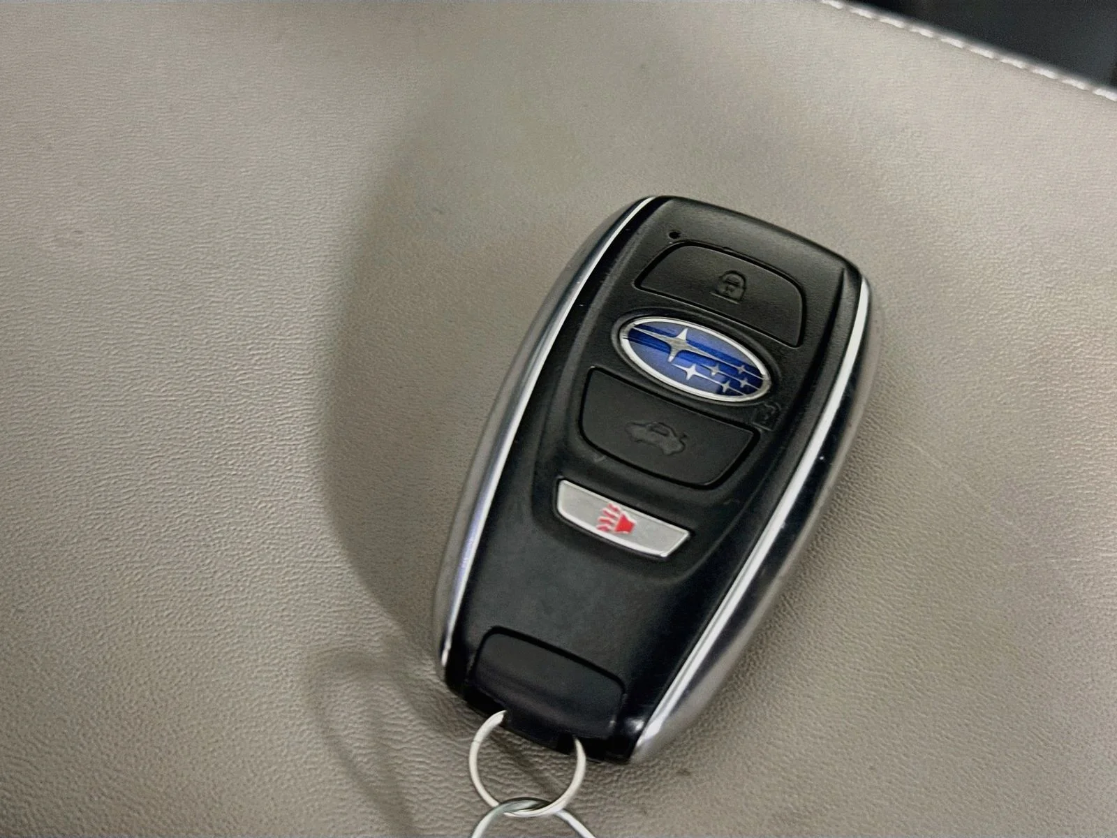 Used 2024 White Subaru  image 46