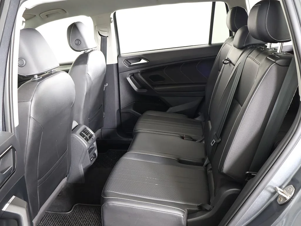 Used 2023 Platinum Gray Metallic Volkswagen 2.0T SE image 34