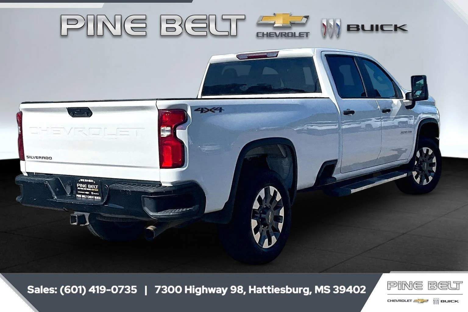 Used 2021 Summit White Chevrolet Custom image 12