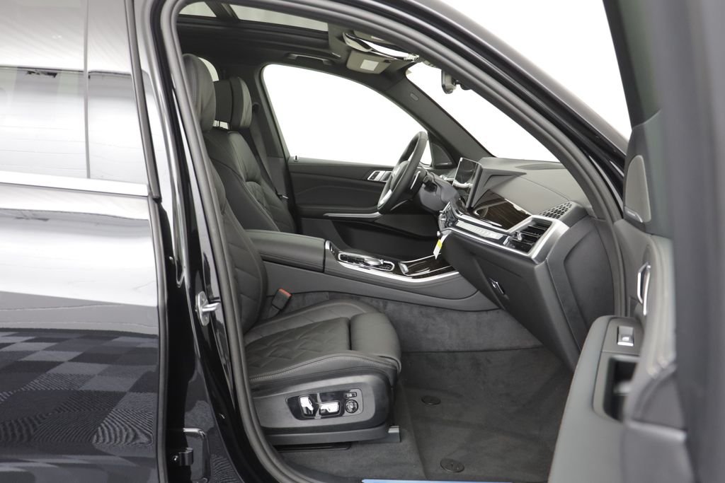 New 2026 Black Sapphire Metallic BMW xDrive40i image 19