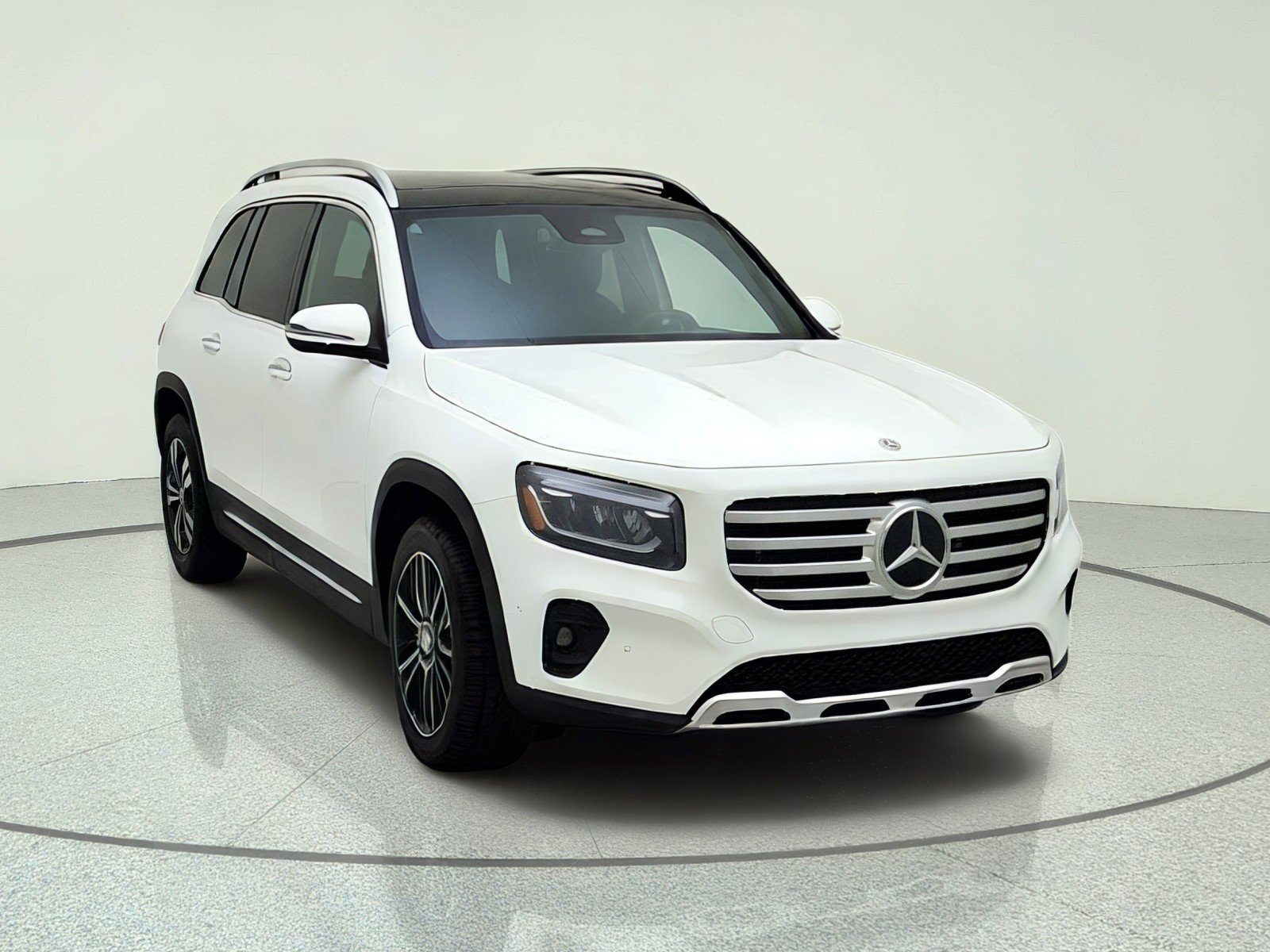 Certified Used 2026 Polar White Mercedes-Benz GLB 250 image 4