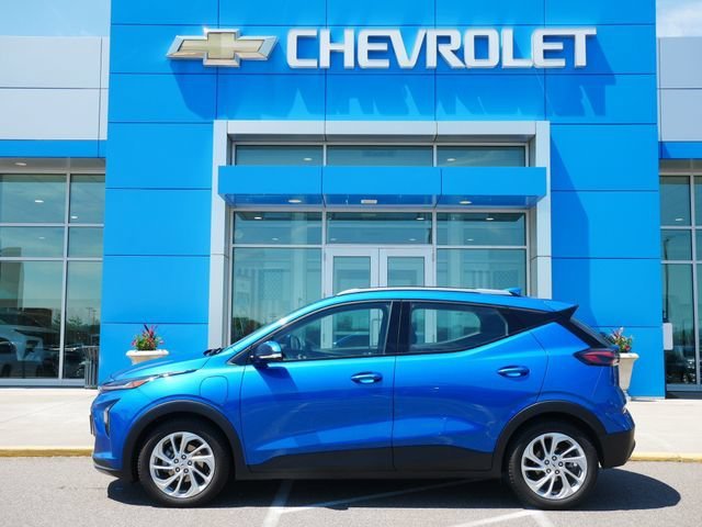 Used 2023 Chevrolet Bolt EUV LT with VIN 1G1FY6S04P4140275 for sale in Roseville, Minnesota