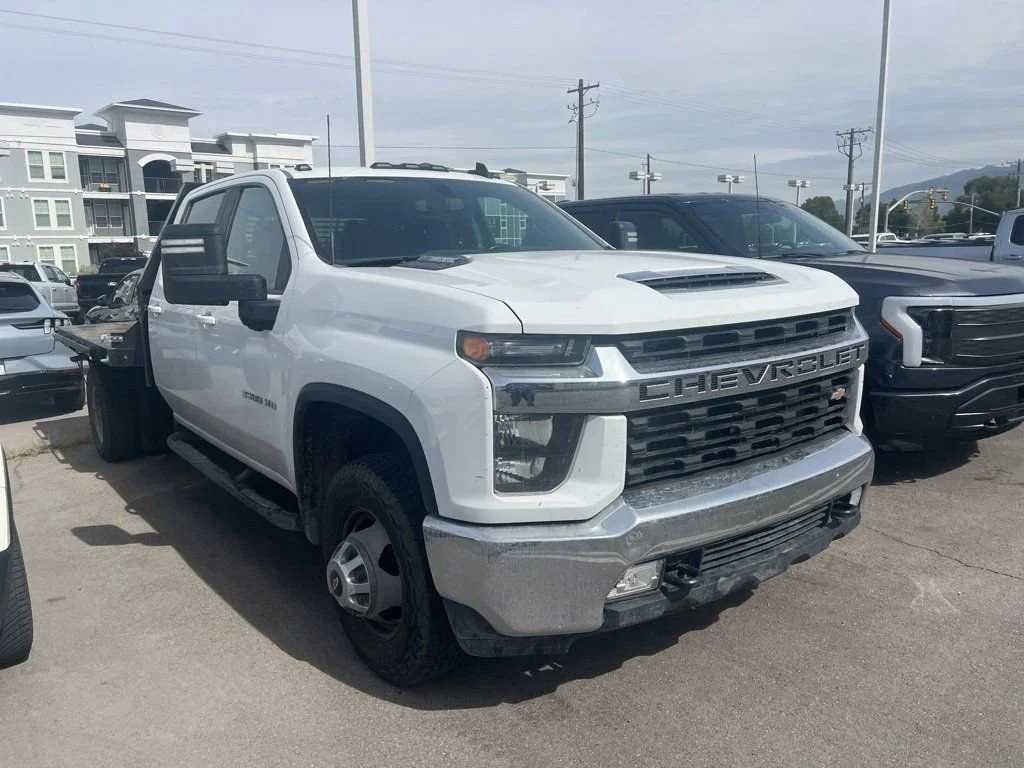 Used 2022 Summit White Chevrolet LT image 28