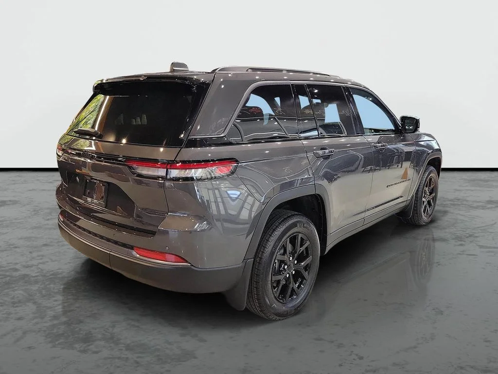 New 2026 Baltic Gray Metallic Clear-Coat Exterior Paint Jeep Altitude image 2