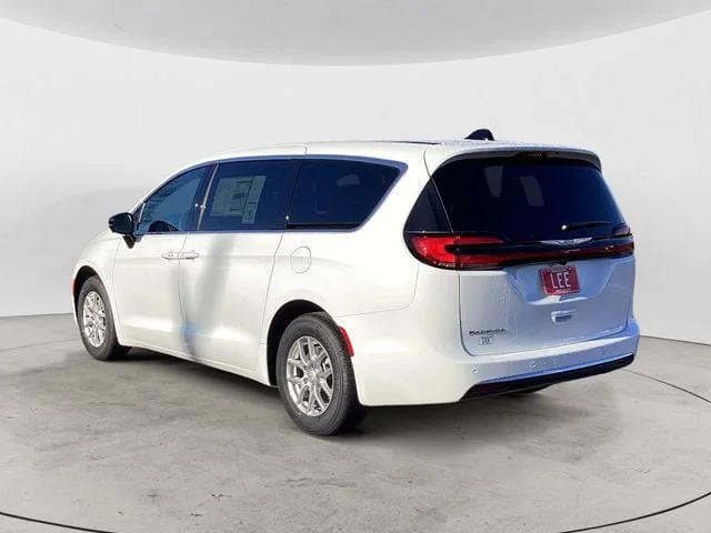 New 2026 Bright White Clearcoat Chrysler SELECT image 3