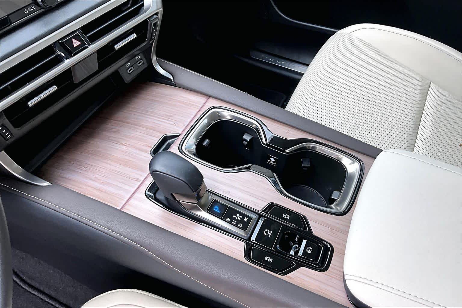Used 2024 Eminent White Pearl Lexus Premium image 17