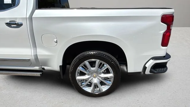 Used 2025 Beige Chevrolet High Country image 39