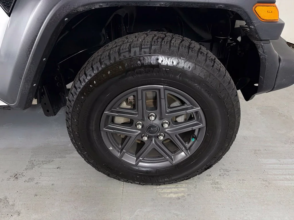 Used 2025 White Jeep Sport S image 10
